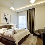 Luxury Escapes - Three-Bedroom Apartment With Lake View